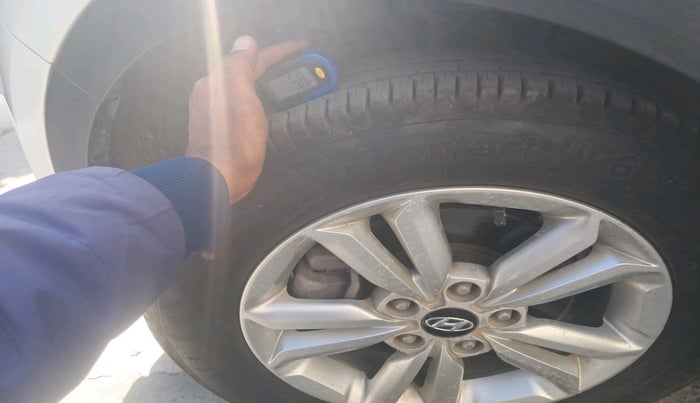 2015 Hyundai Creta SX PLUS 1.6 PETROL, Petrol, Manual, 48,997 km, tyre