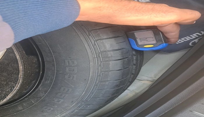 2015 Hyundai Creta SX PLUS 1.6 PETROL, Petrol, Manual, 48,997 km, tyre