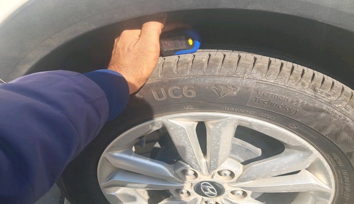 2015 Hyundai Creta SX PLUS 1.6 PETROL, Petrol, Manual, 48,997 km, tyre