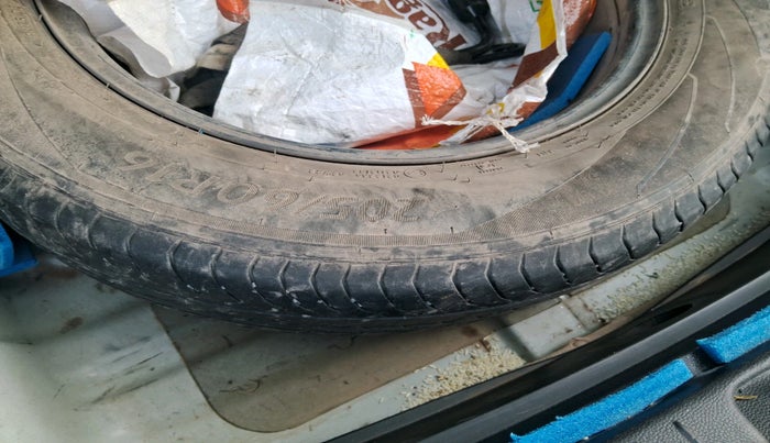 2016 Hyundai Creta BASE 1.6 PETROL, Petrol, Manual, 1,12,415 km, tyre