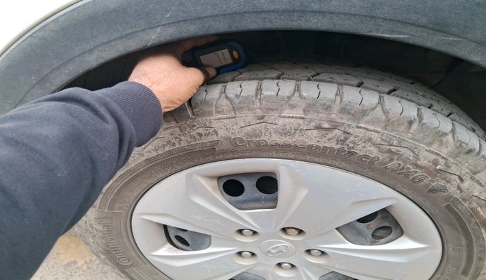 2016 Hyundai Creta BASE 1.6 PETROL, Petrol, Manual, 1,12,415 km, tyre