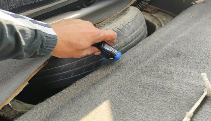 2012 Hyundai i10 MAGNA 1.2, Petrol, Manual, 1,17,160 km, tyre