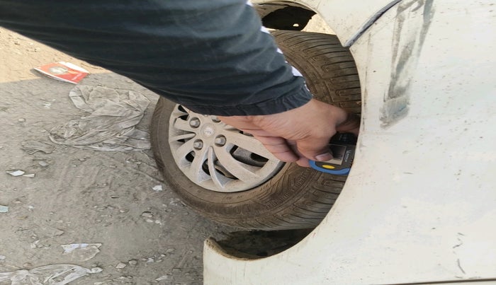 2012 Hyundai i10 MAGNA 1.2, Petrol, Manual, 1,17,160 km, tyre