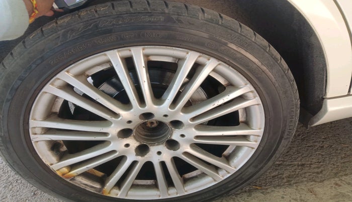 2011 Mercedes Benz E Class E200 CGI ELEGANCE, Petrol, Automatic, 43,373 km, tyre