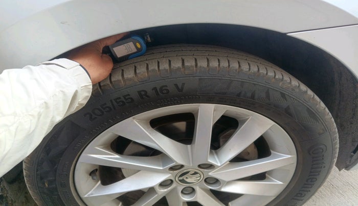 2022 Skoda SLAVIA AMBITION 1.0L TSI MT, Petrol, Manual, 1,37,039 km, tyre