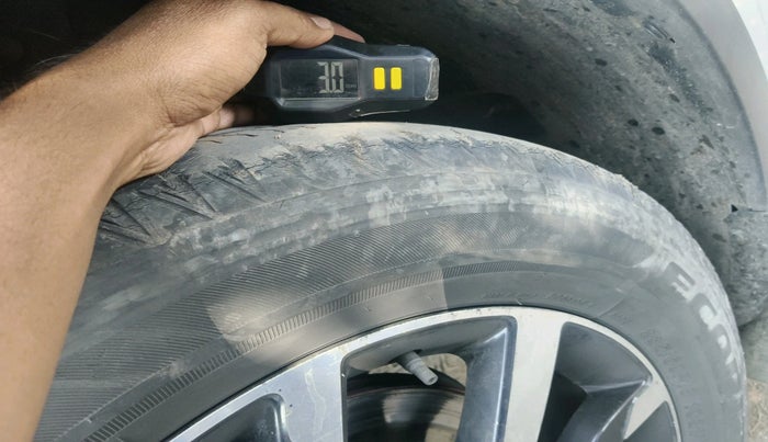 2018 Mahindra XUV500 W11, Diesel, Manual, 2,01,853 km, tyre