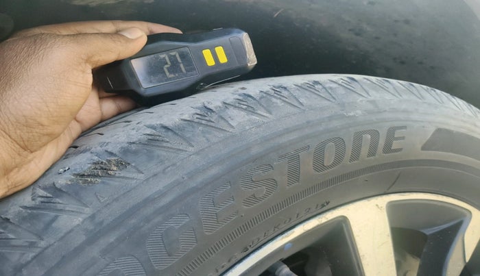 2018 Mahindra XUV500 W11, Diesel, Manual, 2,01,853 km, tyre