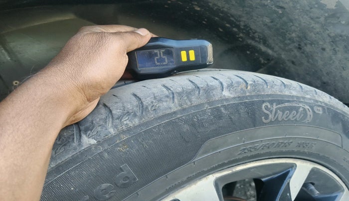 2018 Mahindra XUV500 W11, Diesel, Manual, 2,01,853 km, tyre