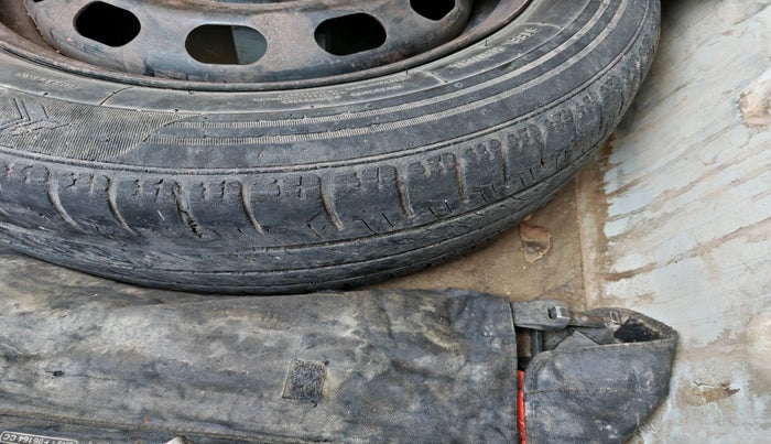 2012 Ford Classic LXI 1.4 DIESEL, Diesel, Manual, 2,27,302 km, tyre