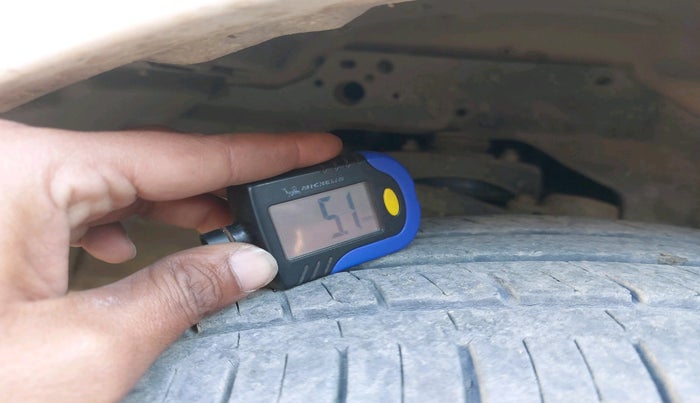 2013 Tata Safari Storme 2.2 LX 4X2, Diesel, Manual, 1,48,207 km, tyre