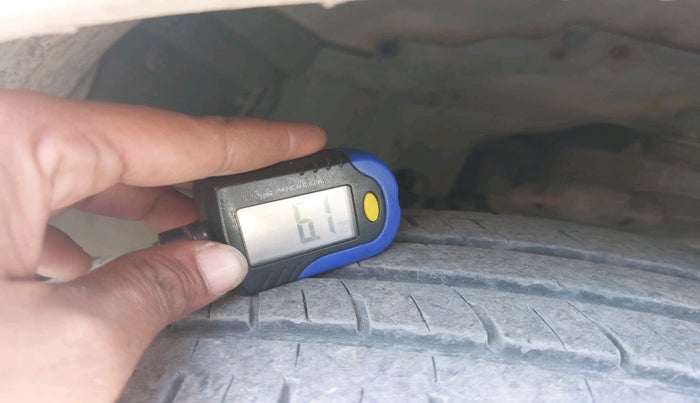 2013 Tata Safari Storme 2.2 LX 4X2, Diesel, Manual, 1,48,207 km, tyre