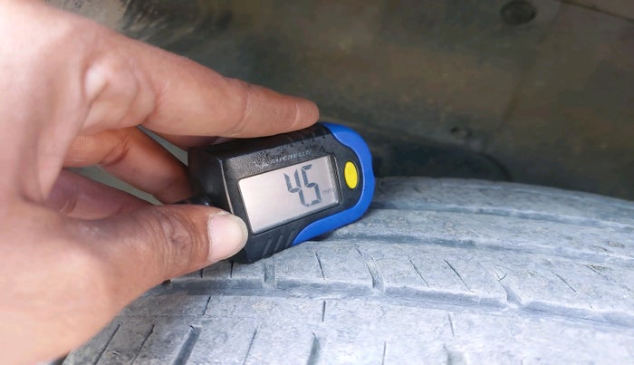 2013 Tata Safari Storme 2.2 LX 4X2, Diesel, Manual, 1,48,207 km, tyre