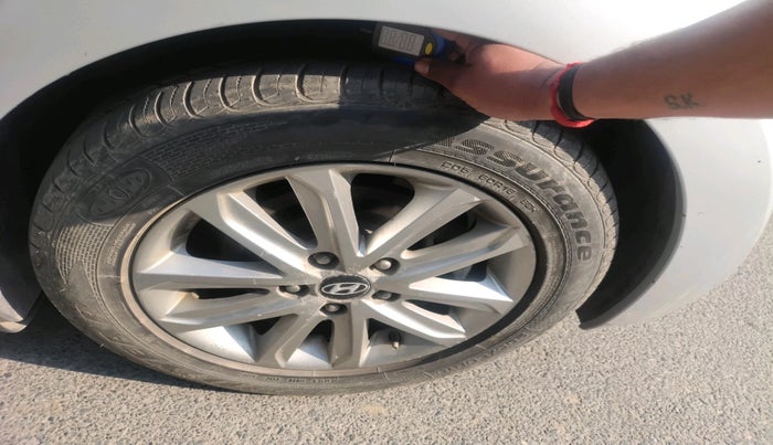 2015 Hyundai New Elantra 1.8 SX MT VTVT, Petrol, Manual, 72,146 km, tyre