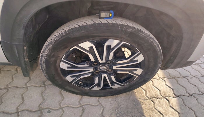 2022 Renault Kiger RXT (O) AMT, Petrol, Automatic, 17,703 km, tyre