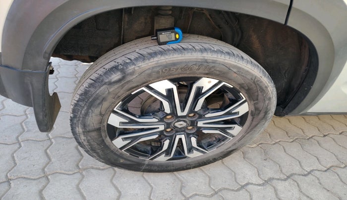 2022 Renault Kiger RXT (O) AMT, Petrol, Automatic, 17,703 km, tyre