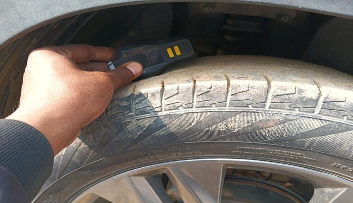 2021 KIA SELTOS HTX 1.5 PETROL, Petrol, Manual, 31,011 km, tyre