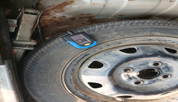 2015 Maruti Alto K10 VXI, Petrol, Manual, 80,696 km, tyre