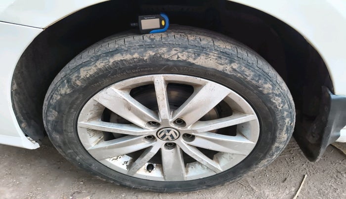 2017 Volkswagen Ameo COMFORTLINE 1.2L, Petrol, Manual, 1,05,831 km, tyre