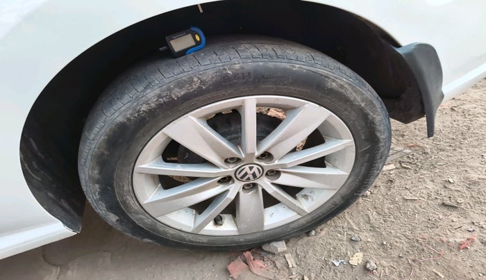 2017 Volkswagen Ameo COMFORTLINE 1.2L, Petrol, Manual, 1,05,831 km, tyre