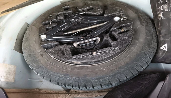 2017 Volkswagen Ameo COMFORTLINE 1.2L, Petrol, Manual, 1,05,831 km, tyre