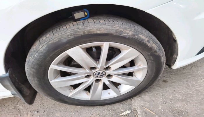 2017 Volkswagen Ameo COMFORTLINE 1.2L, Petrol, Manual, 1,05,831 km, tyre