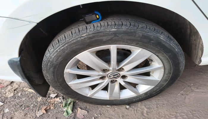 2017 Volkswagen Ameo COMFORTLINE 1.2L, Petrol, Manual, 1,05,831 km, tyre