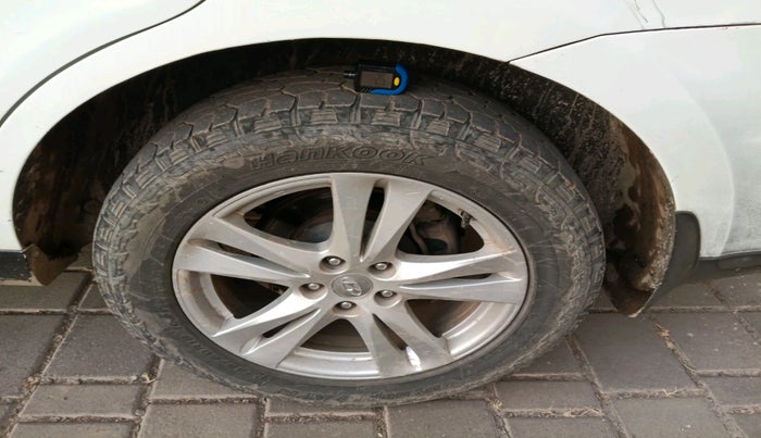 2013 Hyundai Santa Fe 2 WD, Diesel, Manual, 80,585 km, tyre