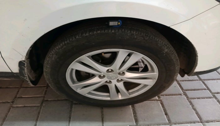 2013 Hyundai Santa Fe 2 WD, Diesel, Manual, 80,585 km, tyre