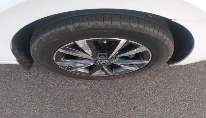 2022 Skoda SLAVIA STYLE 1.0L TSI MT, Petrol, Manual, 63,414 km, tyre