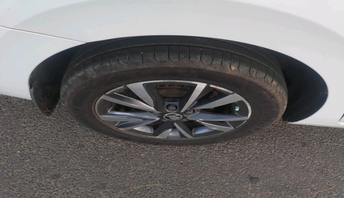 2022 Skoda SLAVIA STYLE 1.0L TSI MT, Petrol, Manual, 63,414 km, tyre