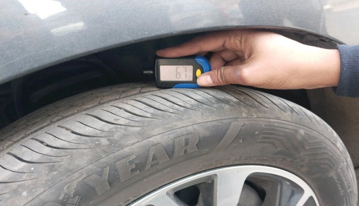 2021 Toyota Innova Crysta 2.4 GX AT 7 STR, Diesel, Automatic, 61,249 km, tyre