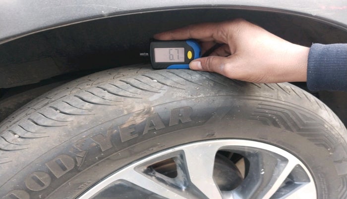 2021 Toyota Innova Crysta 2.4 GX AT 7 STR, Diesel, Automatic, 61,249 km, tyre