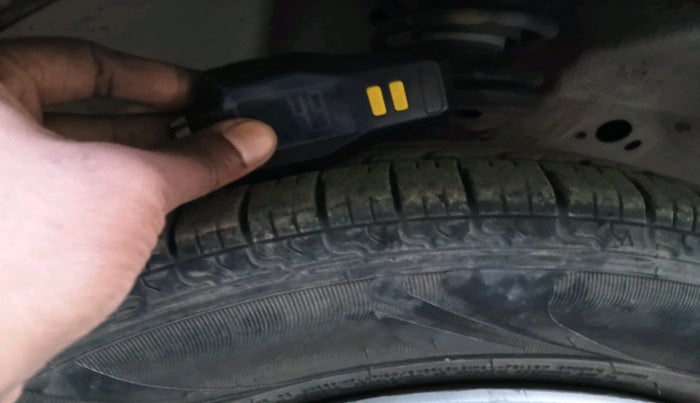 2016 Maruti Wagon R 1.0 LXI CNG, Petrol, Manual, 1,21,774 km, tyre