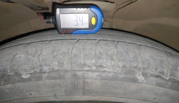 2013 Ford Figo TITANIUM 1.4 DIESEL, Diesel, Manual, 1,18,104 km, tyre