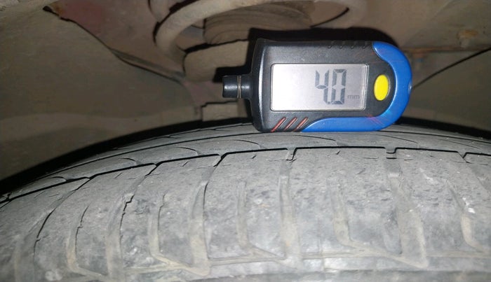 2013 Ford Figo TITANIUM 1.4 DIESEL, Diesel, Manual, 1,18,104 km, tyre