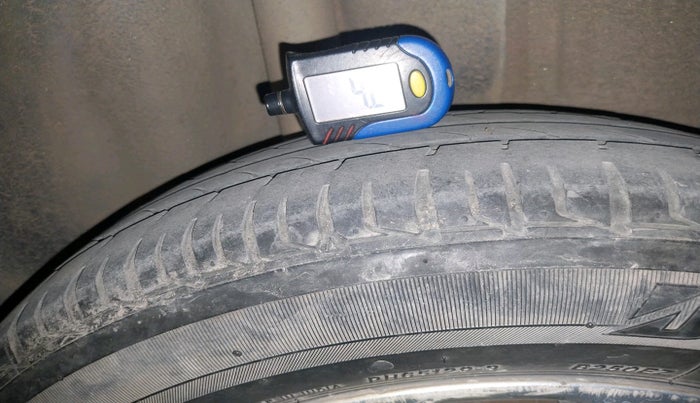 2013 Ford Figo TITANIUM 1.4 DIESEL, Diesel, Manual, 1,18,104 km, tyre