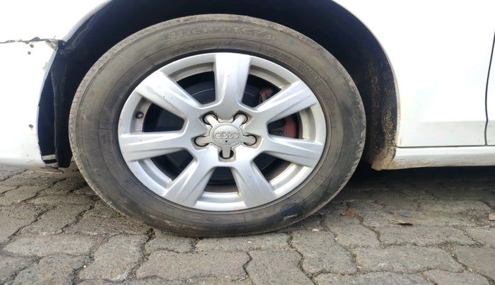 2011 Audi A4 1.8 TFSI MULTITRONIC, Petrol, Automatic, 65,388 km, tyre