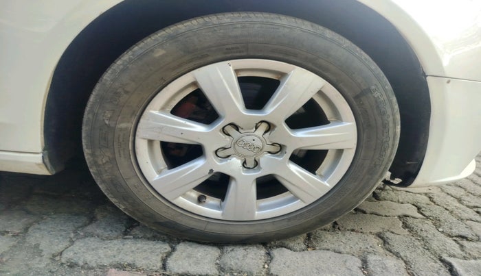 2011 Audi A4 1.8 TFSI MULTITRONIC, Petrol, Automatic, 65,388 km, tyre