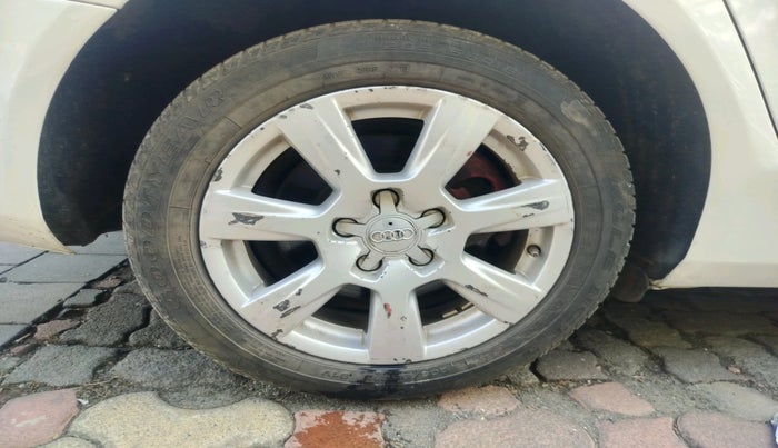 2011 Audi A4 1.8 TFSI MULTITRONIC, Petrol, Automatic, 65,388 km, tyre