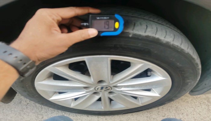 2016 Volkswagen Vento HIGHLINE 1.5 AT, Diesel, Automatic, 1,12,383 km, tyre