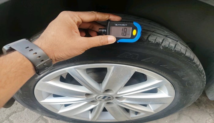 2016 Volkswagen Vento HIGHLINE 1.5 AT, Diesel, Automatic, 1,12,383 km, tyre