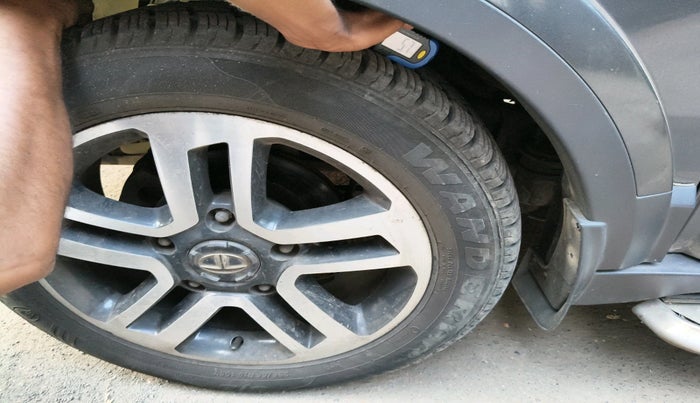 2017 Tata Hexa XT 4X2 7 STR, Diesel, Manual, 51,855 km, tyre