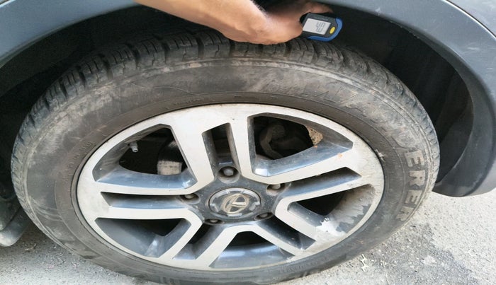 2017 Tata Hexa XT 4X2 7 STR, Diesel, Manual, 51,855 km, tyre