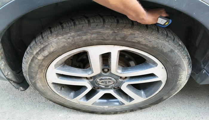 2017 Tata Hexa XT 4X2 7 STR, Diesel, Manual, 51,855 km, tyre