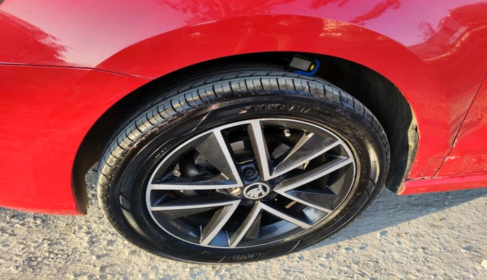 2018 Skoda Rapid STYLE 1.6 MPI AT, Petrol, Automatic, 1,17,567 km, tyre