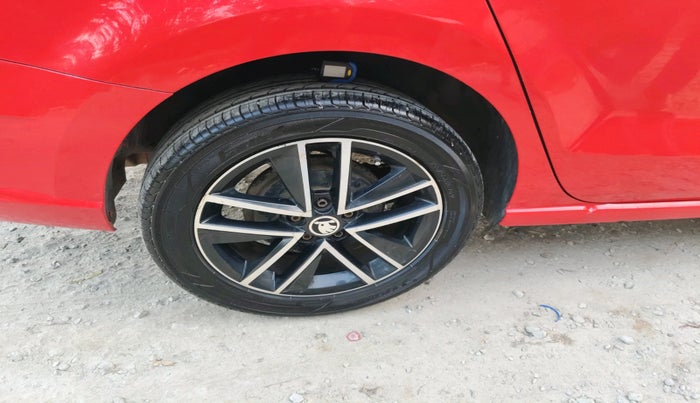 2018 Skoda Rapid STYLE 1.6 MPI AT, Petrol, Automatic, 1,17,567 km, tyre