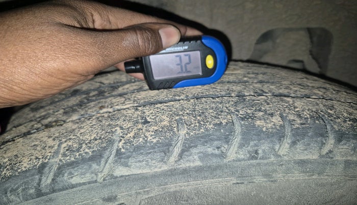 2020 Mahindra XUV300 W8 (O) 1.5 DIESEL, Diesel, Manual, 99,016 km, tyre