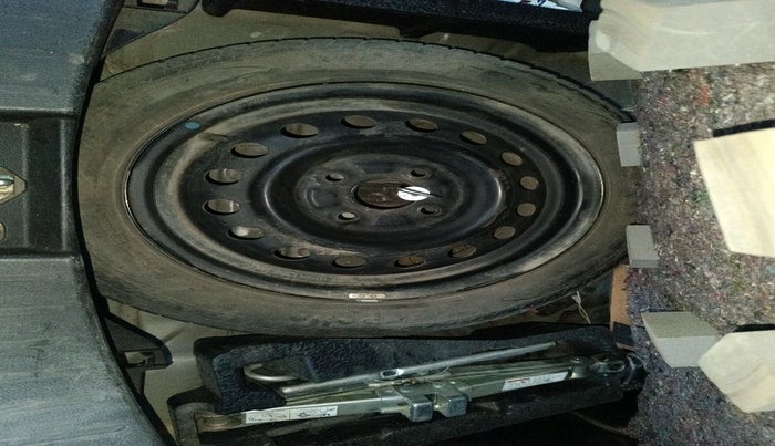 2015 Maruti Wagon R 1.0 VXI, Petrol, Manual, 51,694 km, tyre