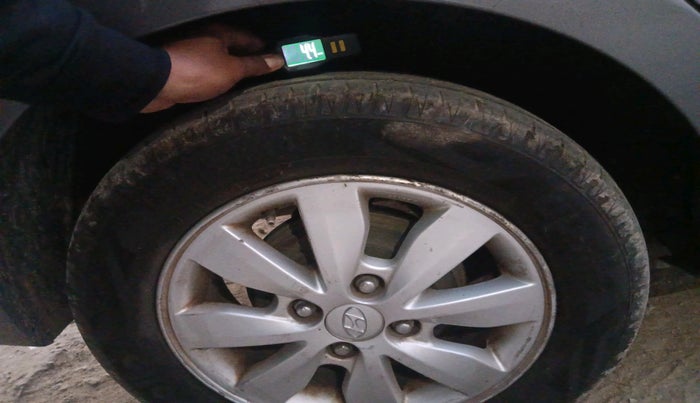 2012 Hyundai i20 SPORTZ 1.2, Petrol, Manual, 1,20,799 km, tyre