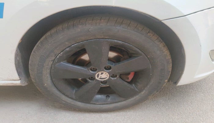 2015 Skoda Rapid 1.5 TDI CR ELEGANCE PLUS, Diesel, Manual, 1,22,387 km, tyre